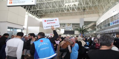 Batmanlı hacı adayları dualarla kutsal topraklara uğurlandı