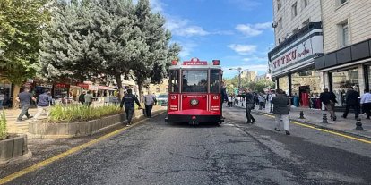 Şanlıurfa'da Divanyolu Caddesi yaz uygulamasına geçti