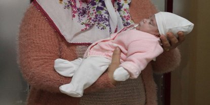 Sözleşmeli personelin doğum izni süresi 24 haftaya çıkarıldı