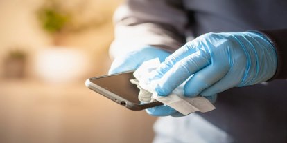 Cep telefonu ekranı temizliğinde uzman uyarısı