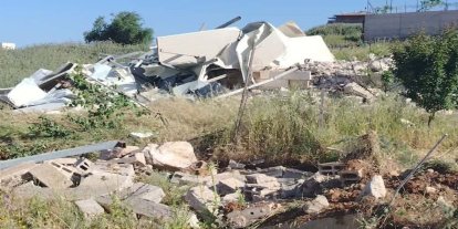 İşgalciler, Filistinlilere ait ev ve ticari tesisi yıktı