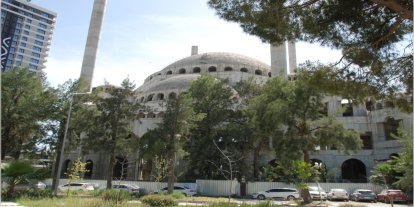 İzmir'de yapımı durdurulan ulu cami inşaatı yıllardır tamamlanmayı bekliyor