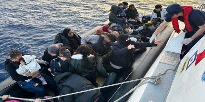 İzmir açıklarında 39 düzensiz göçmen yakalandı