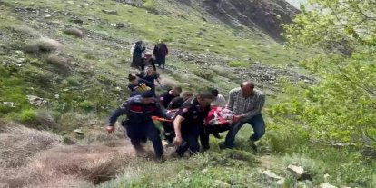 Malatya'da kayalıklardan düşerek mahsur kalan yaşlı kadın kurtarıldı