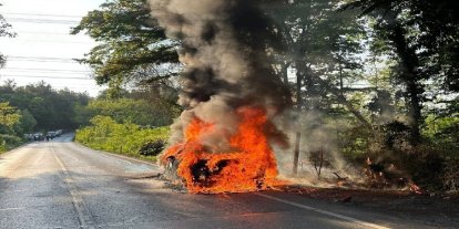 İstanbul'da seyir halindeki otomobilde yangın çıktı