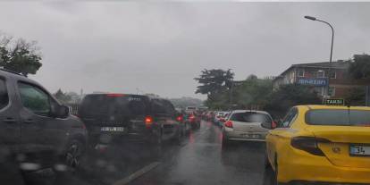 İstanbul'da sağanak etkili oldu: Trafik durma noktasına geldi