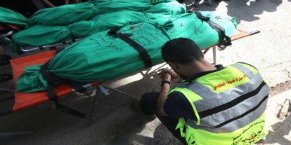 Lübnan'ın güneyinde sağlık görevlilerine yönelik siyonist saldırılar sürüyor: Şehit ve yaralılar var