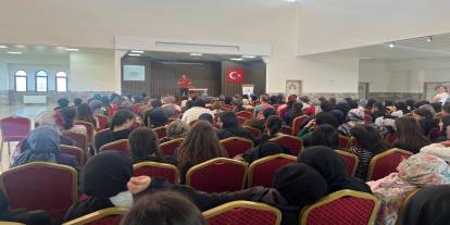 Dünyaca ünlü bilim adamı öğrencilerle buluştu