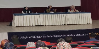 Adıyaman'da "Dijital Dünyada Aile ve Çocuk Olmak" paneli düzenlendi