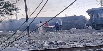 Pakistan'da trene saldırı: 24 ölü 82 yaralı