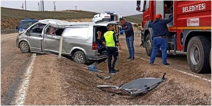 Sivas’ta minibüs devrildi: Bir ölü, 8 yaralı