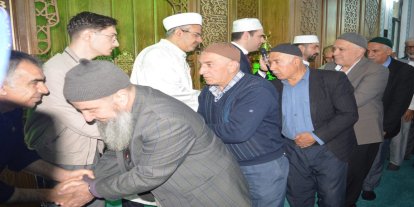Siirt’te bayram namazında kardeşlik, paylaşma ve Filistin mesajı