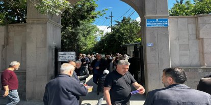 Vatandaşlar bayramda mezarlıkları ziyaret etti