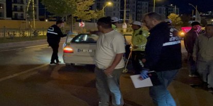 Malatya'da 2 aracın çarptığı yaya hayatını kaybetti