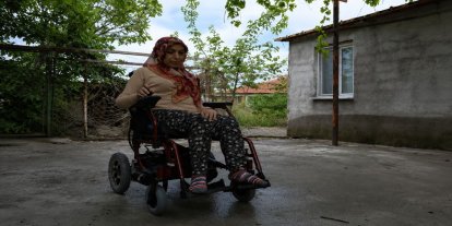 Malatya'da engelli bireylere akülü sandalye desteği