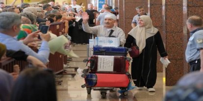 Hac ibadetini tamamlayan ilk kafile yurda döndü