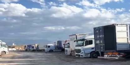 Nahçıvan’da tır şoförlerinden imdat çağrısı "5 gündür tozun toprağın içinde mahsur kaldık!"
