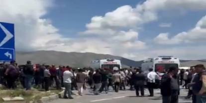 Van’da iki otomobil çarpıştı: 4 kişi hayatını kaybetti, 2 kişi yaralandı