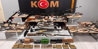 Uşak'ta silah ve tarihi nitelikte tüfekler ele geçirildi