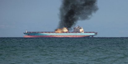 Umman açıklarında bir tankerde yangın çıktı