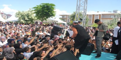 Celal Karatür Bingöllülere ilahi ziyafeti sundu