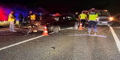 Şanlıurfa'da iki otomobil çarpıştı: 2 ölü, 6 yaralı
