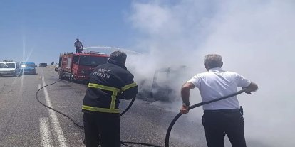 Siirt'te seyir halindeki araç alevlere teslim oldu