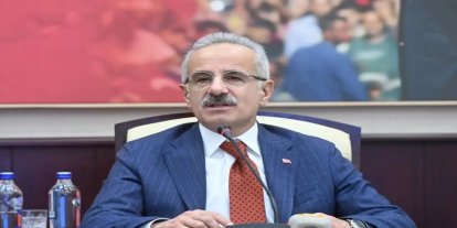Bakan Uraloğlu: Hürmüz Boğazı'ndan 11 Türk gemisi güvenle ayrıldı
