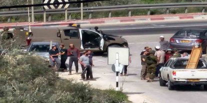 Yahudi çeteler Filistinlilere ait 2 aracı tahrip etti