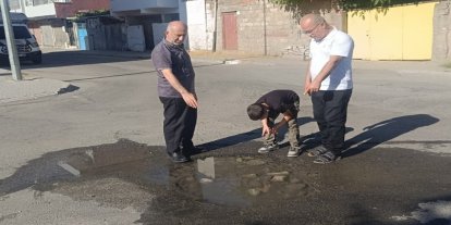 Su kaçağı haftalardır devam ediyor, mahalleli çözüm bekliyor