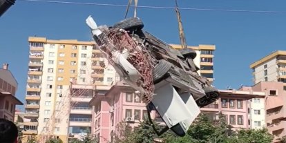 Gaziantep'te otomobil inşaat alanına düştü