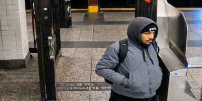 New York metrosunda uyuyan evsizi ateşe veren gence 5,5 yıl hapis