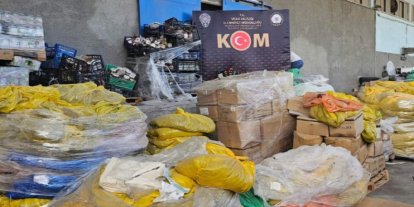 Uşak'ta 29 ton tarihi geçmiş çikolata ele geçirildi