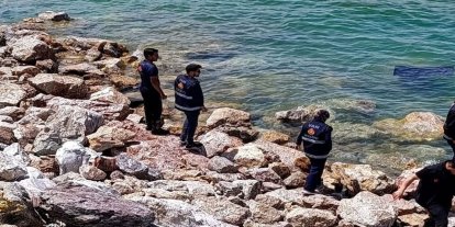 Kontrolden çıkan araç Van Gölü’ne uçtu: Sürücü yaralandı