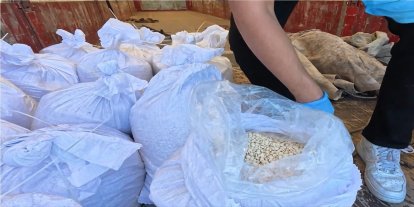 Adana'da durdurulan tırdan 1 milyon 800 bin uyuşturucu hap çıktı
