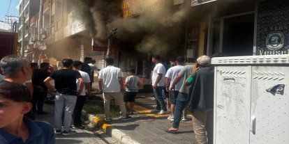 Halı dükkanında çıkan yangın paniğe neden oldu
