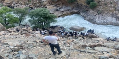 Balık tutarken Habur Çayı'na düşen genç kayboldu