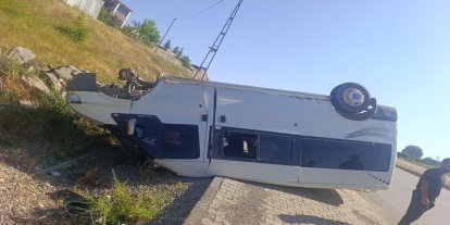 Bingöl'de minibüs devrildi: Sürücü yaralandı