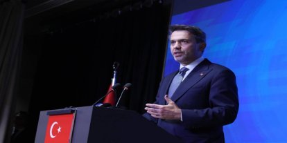 Bakan Bayraktar: Anamur-Teknecik doğal gaz iletim hattının inşası için süreç başlıyor
