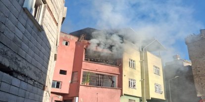 Siirt'te 3 katlı binada çıkan yangın söndürüldü