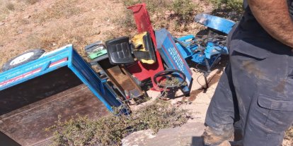 Malatya'da çapa motoru şarampole devrildi: 2'si çocuk 3 yaralı