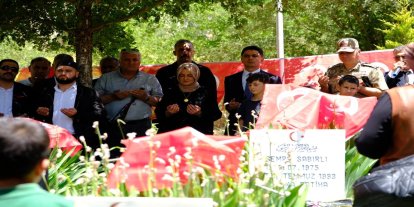 Sündüs Katliamı’nın 33’üncü yılında şehitler kabirleri başında anıldı