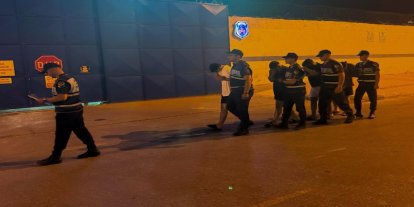Mersin'de polise mukavemet ve kamu malına zarar suçlamasıyla 4 şüpheli tutuklandı