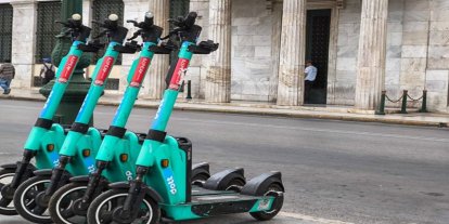 Yunanistan, 17 yaş altı kişiler için elektrikli scooter kullanımını yasaklayacak
