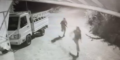 Park halindeki aracın kurşunlanma anı kamerada: 1 şüpheli tutuklandı