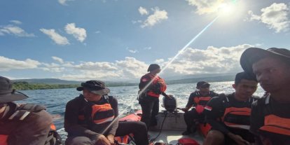 Endonezya’da kaybolan teknedeki 11 turist kurtarıldı, kaptan kayıp