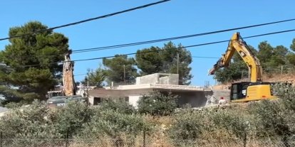 Siyonist rejim El Halil'de iki Filistinli ailenin evini yıktı