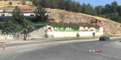 Kezer Köprüsü'nde kırılan dubalar trafik güvenliğini tehdit ediyor