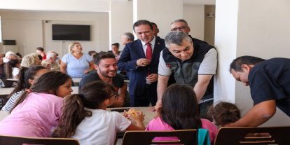 Mersin Valisi Toros yangın nedeniyle tahliye edilen vatandaşları ziyaret etti