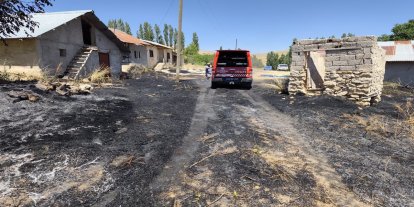Malatya'da evlere yakın alanda korkutan yangın